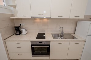 Apartment (A5) | Private kitchen | Fridge, stovetop, dishwasher, espresso maker - Apartments Mar (Rab)