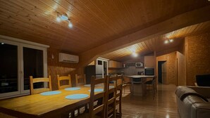A cozy wooden interior with a dining table, chairs, a sofa, and a kitchen area. - Apartment for up to 6 people in Réguisheim (Réguisheim)