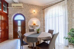 Apartment (A3) | Dining - Apartments Mimi (Marcana)