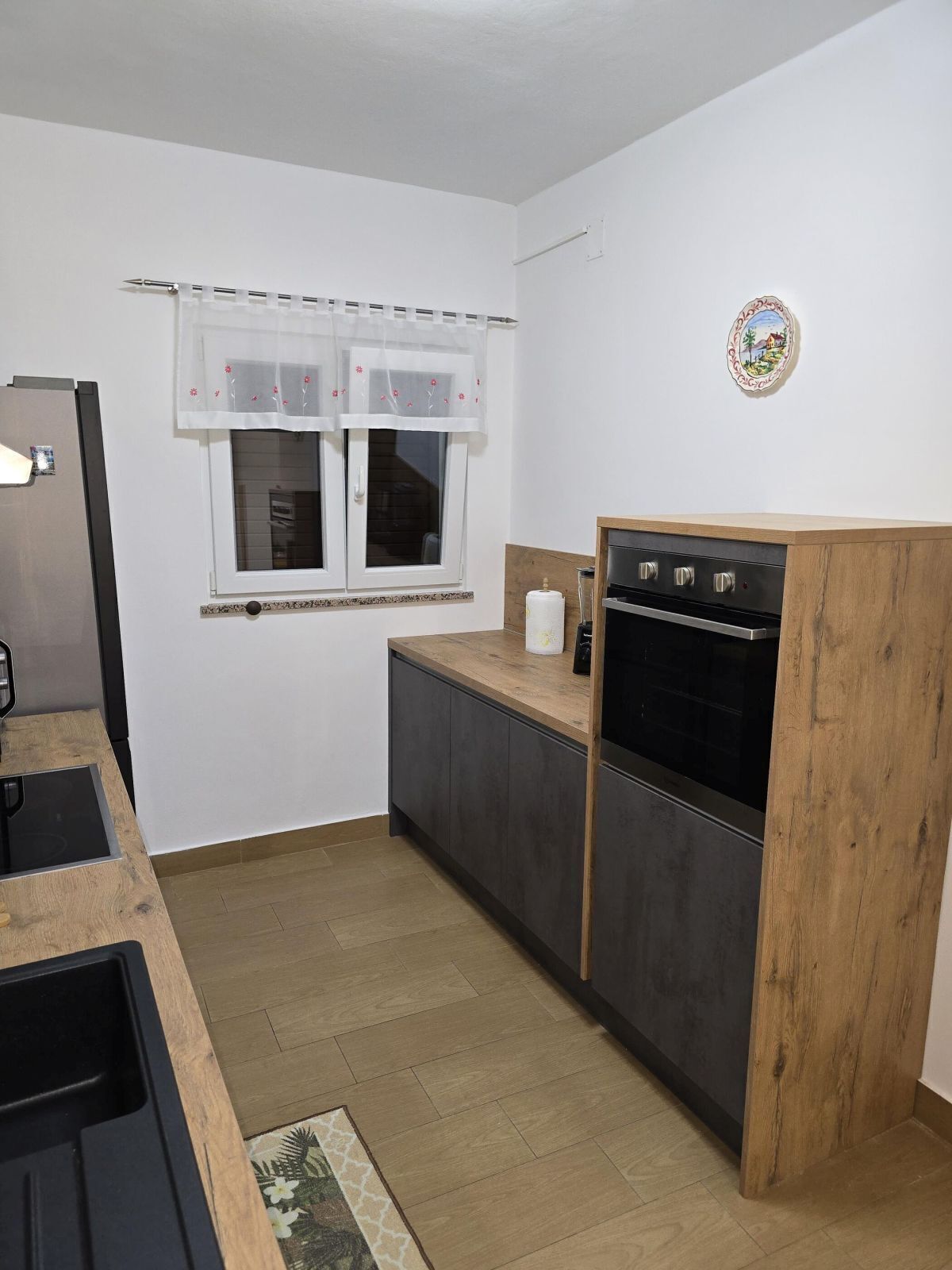 Apartment (A1) | Private kitchen | Fridge, microwave, oven, stovetop