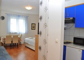 Studio (A4) | Interior - Apartments Ivi (Makarska)