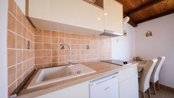 Leilighet (A3) | Eget kjøkken | Kjøleskap, kokeplater, espressomaskin og vannkoker