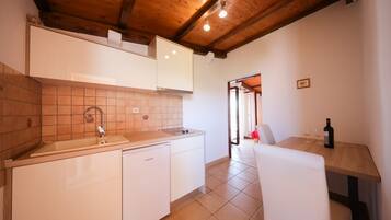 Leilighet (A1) | Eget kjøkken | Kjøleskap, kokeplater, espressomaskin og vannkoker