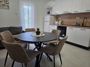 Fridge, microwave, oven, stovetop - Apartments Marija (Rab)