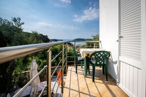Apartemen (A2) | Teras/patio