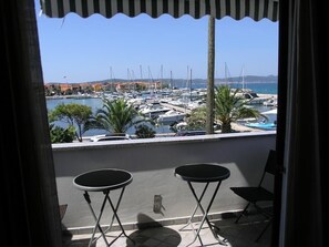 Apartment (A3) | Balcony