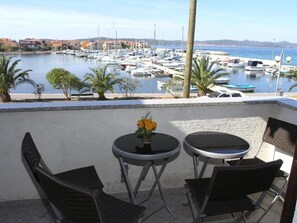 Apartment (A2) | Balkon