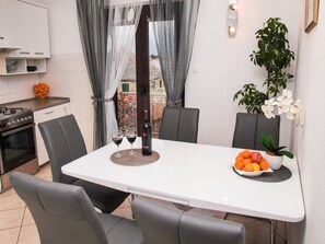 Apartment (A1) | Private kitchen | Fridge, microwave, oven, stovetop - Apartment Vrilo (Postira)