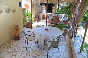 Outdoor dining - House Mare (Postira)
