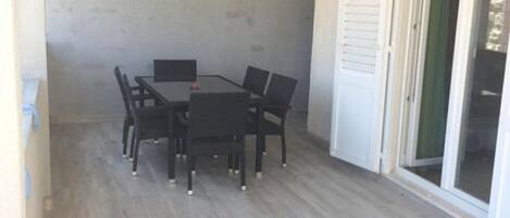 อพาร์ทเมนท์ (A1) | ร้านอาหาร