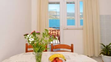 Apartment (A1) | Dining