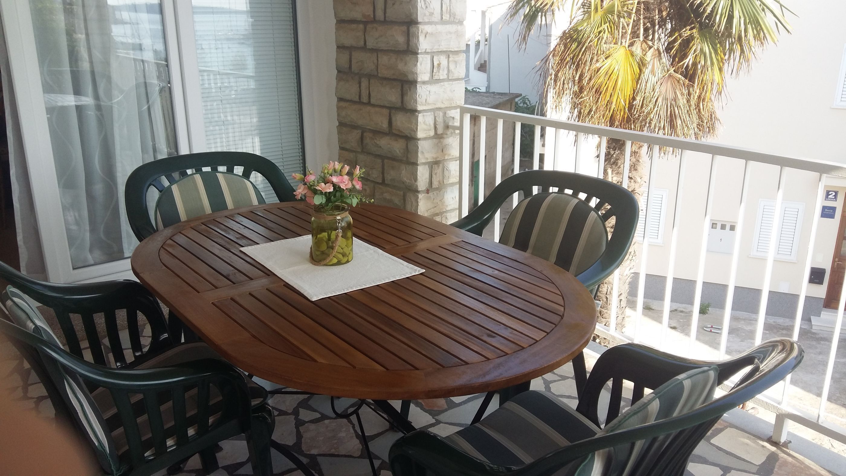 อพาร์ทเมนท์ (A2) | ลานระเบียง/นอกชาน