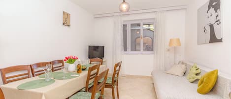 Apartment (A2) | Living room