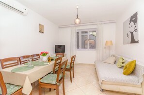 Apartment (A2) | Ruang tamu