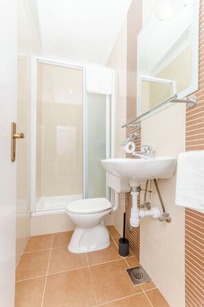 Apartment (A2) | Bathroom - Apartments Natasa (Podgora)