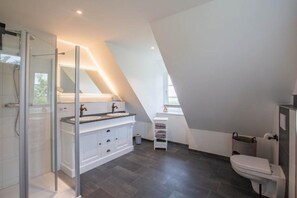Shower - Apartment 'Mama Sluuth' with Shared Terrace, Shared Garden and Wi-Fi (Pellworm)