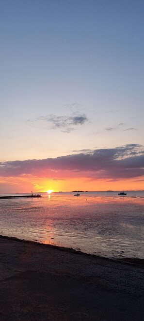 Una spiaggia nelle vicinanze