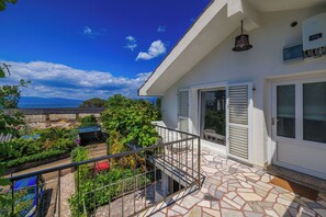 Apartment (A2) | Water view - Apartments Rasa (Malinska-Dubasnica)