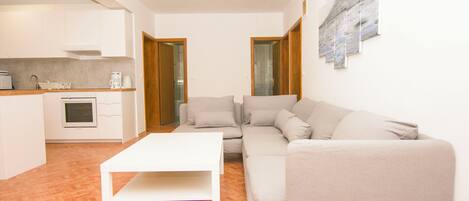 Apartment (A5) | Private kitchen | Fridge, microwave, stovetop, cookware/dishes/utensils