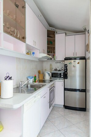 Apart Daire (A1) | Özel mutfak | Buzdolabı, mikrodalga fırın, fırın, set üstü ocak 