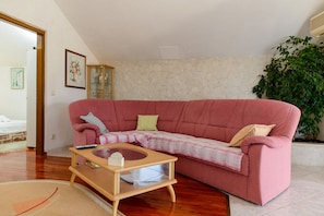 Apartment (A1) | Living room | DVD player - Apartment Bozo (Okrug)