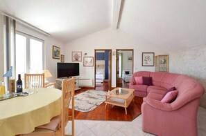Apartment (A1) | Living room | DVD player - Apartment Bozo (Okrug)
