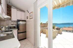Apartment (A1) | Private kitchen - Apartment Bozo (Okrug)