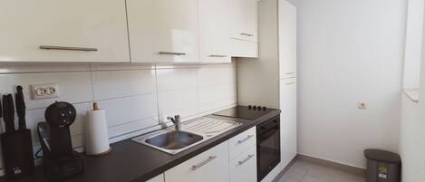 House | Private kitchen | Fridge, oven, stovetop, espresso maker