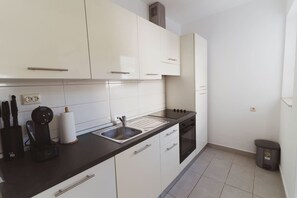 Ev | Özel mutfak | Buzdolabı, fırın, set üstü ocak, espresso kahve makinesi 
