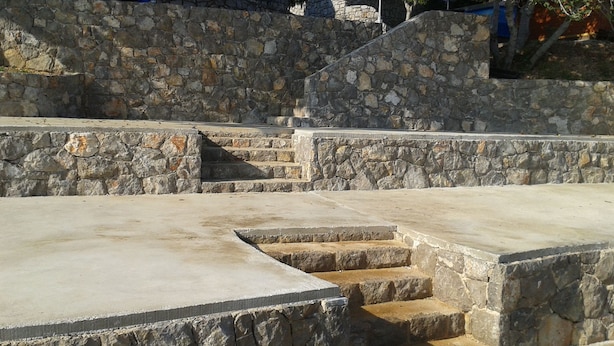 A stone staircase leading up to a stone wall. - Apartments Pondeljak (Malinska-Dubasnica)