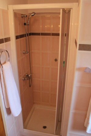 Apartment (A1) | Bathroom | Shower, toilet paper