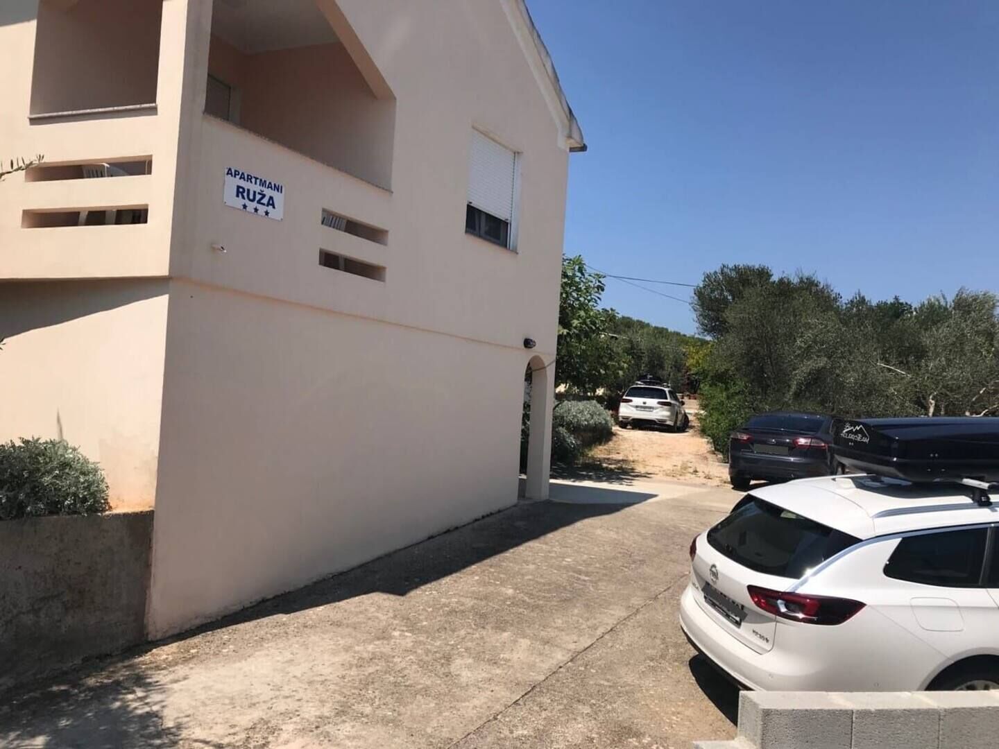 Apartamento (A4) | Aparcamiento | Aparcamiento sin asistencia gratuito