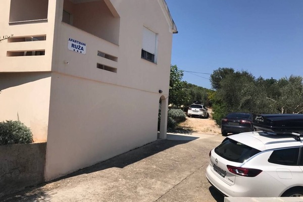 Apartamento (A4) | Aparcamiento | Aparcamiento sin asistencia gratuito