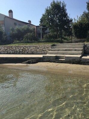 Beach nearby - Apartments Andy (Sukosan)