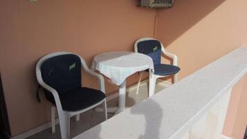 Apartment (A2) | Balkon