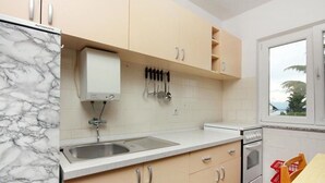 Apartment (A1) | Dapur peribadi | Pembancuh kopi espreso, peti sejuk, ketuhar, dapur 