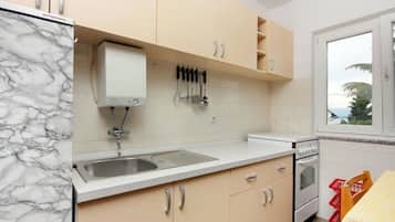Apartment (A1) | Eigene Küche | Kühlschrank, Ofen, Herdplatte, Espressomaschine