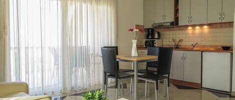 Apartment (A4) | Private kitchen | Fridge, microwave, oven, stovetop