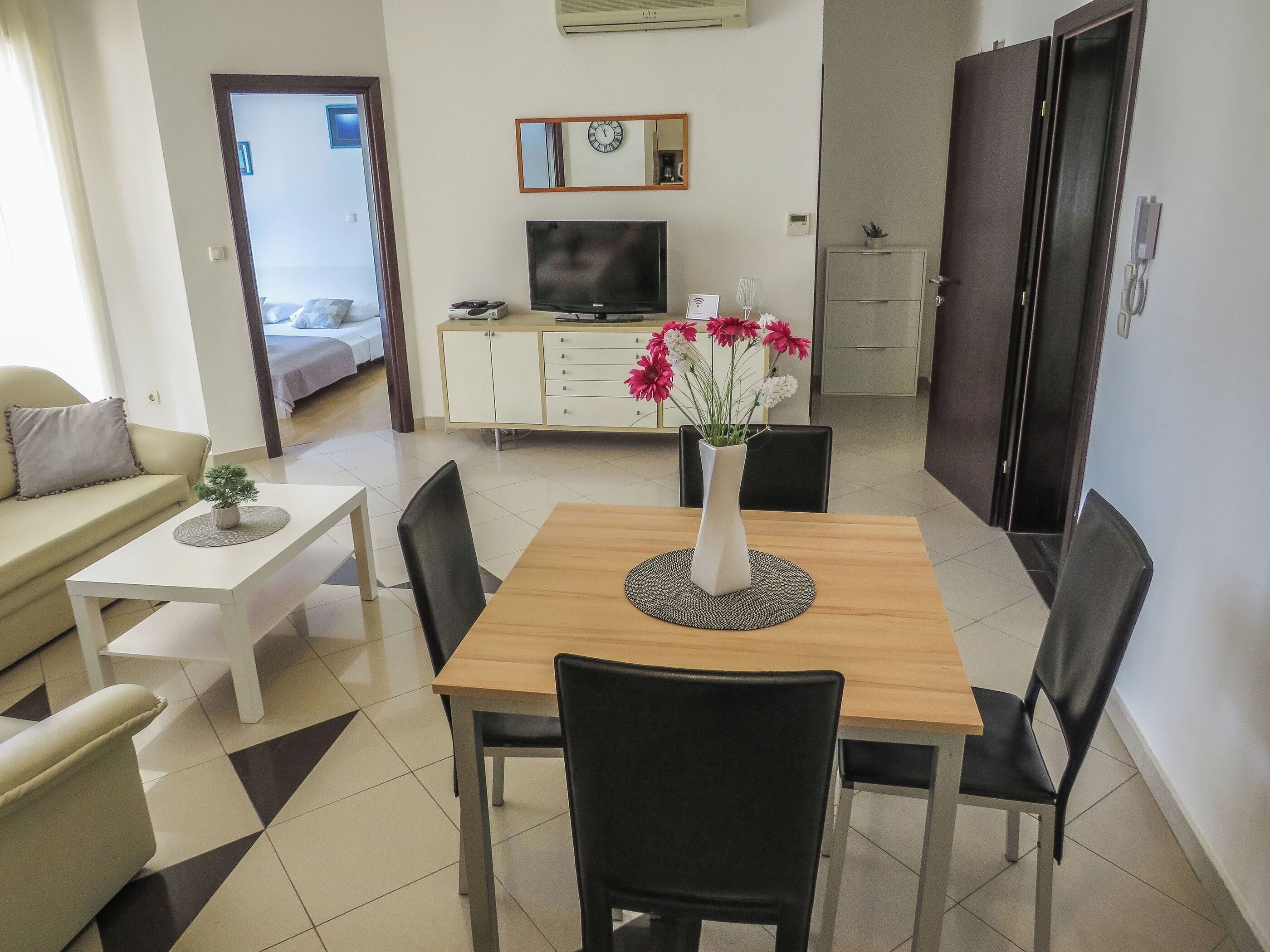 Apartment (A1) | Dining