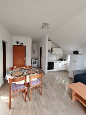 Apartment (A1) | Private kitchen - Apartment Ivy (Kukljica)