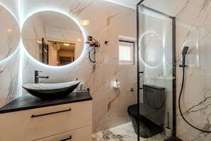Studio (A3) | Bathroom | Shower, soap, toilet paper - Apartments Tomo (Sukosan)
