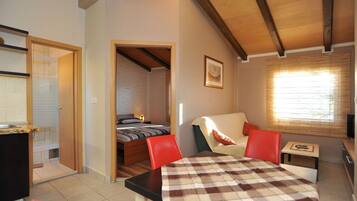 Apartment (A4) | Dining