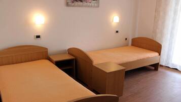Apartment (A2) | In-room safe, iron/ironing board, free WiFi