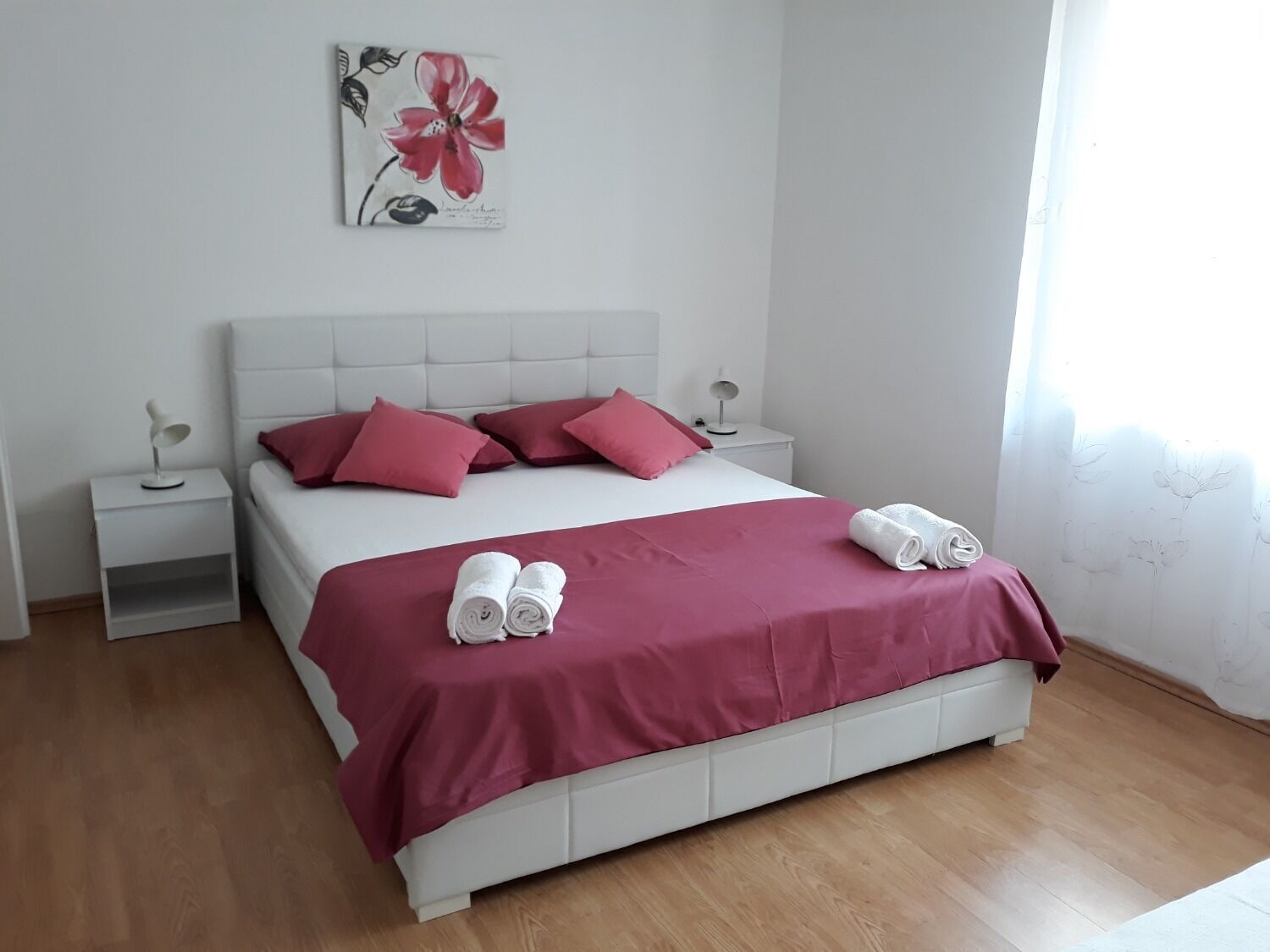Room (S2)