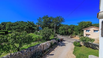 Apartment (A1) | Blick auf den Garten