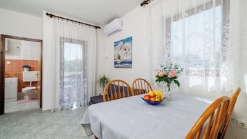 Apartment (A1) | Dining