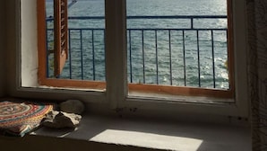 A window with a view of the sea and mountains. - Apartment Inga (Gradac)