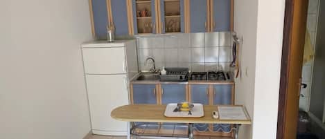Appartement (A3) | Cuisine privée | Réfrigérateur, four, plaque de cuisson, bouilloire électrique