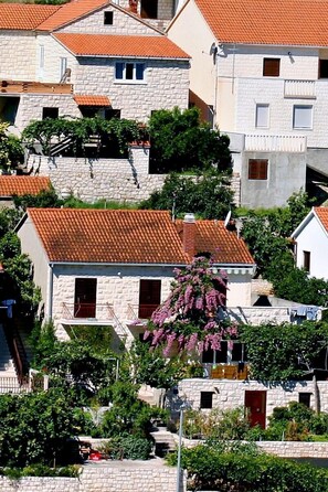 Point of interest - Apartments Nikola (Postira)