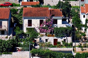 Point of interest - Apartments Nikola (Postira)